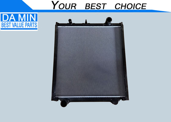 10PE1 Radiateur 1214107950 Noyau de refroidissement en aluminium Taille standard Coque en plastique Pièces de moteur de camion lourd Isuzu CXZ